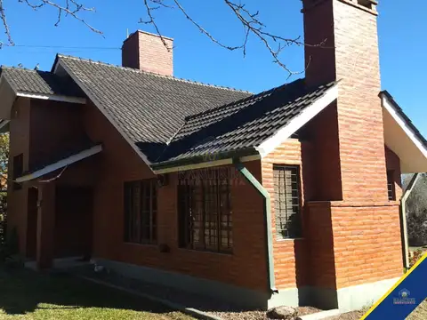 Casa 4 ambientes con 2 baños