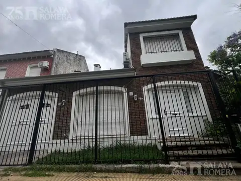 Casa en alquiler - 4 ambientes - pileta