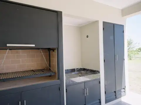Casa 4 ambientes con 2 baños