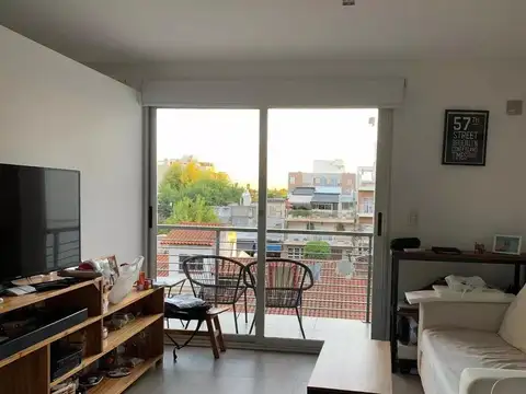 Monoambiente con terraza privada en Castelar Sur  mts de la estacion.