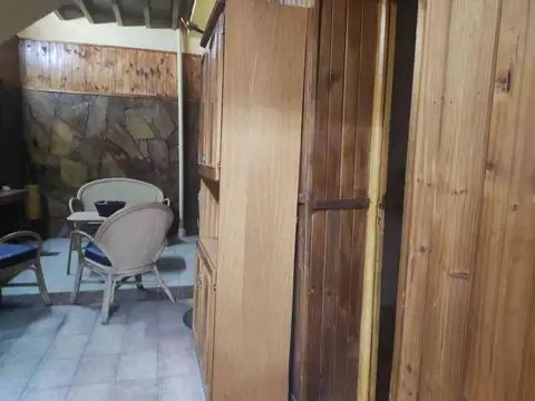 Casa 7 ambientes con 2 baños