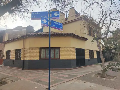 VENTA CASA ESQUINA 2 PLANTAS Y 4DORMITORIOS