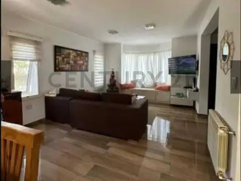 Casa 7 ambientes con 3 baños