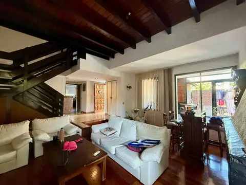 Casa 5 ambientes con 1 baño
