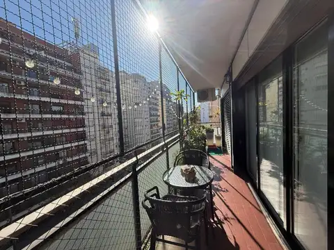 Departamento de 4 ambientes con dependencia  y cochera VENTA