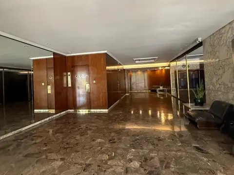 Departamento de 4 ambientes con dependencia  y cochera VENTA