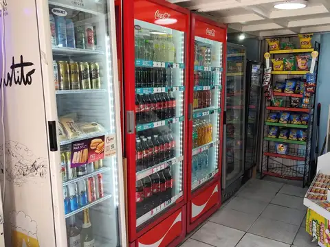 Maxikiosco sobre Av. Belgrano 1395
