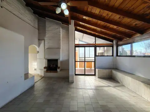 Casa en PH 1º Piso al Fte 3 dorm. Escritorio, Patio Parrilla