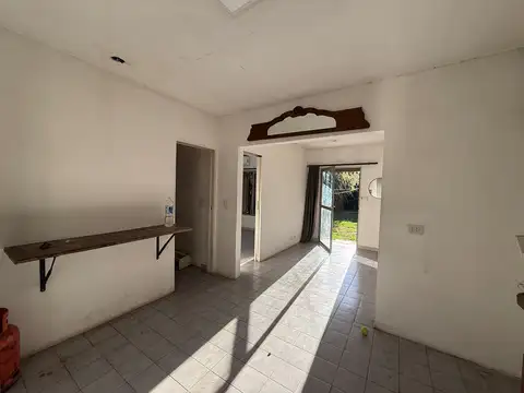 Casa 3 ambientes con 1 baño