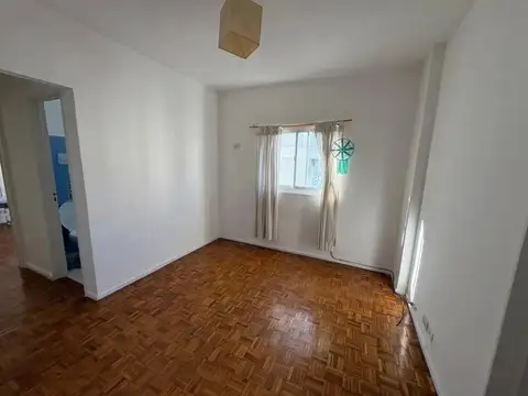 2 Ambientes - Lateral - Muy Luminoso - Excelente Ubicacion