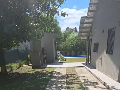 Casa en Venta con 3 cocheras