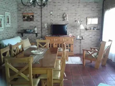 Casa en venta - 2 dormitorios 1 baño - patio y pileta - 3200 mts2 - Coronel Brandsen