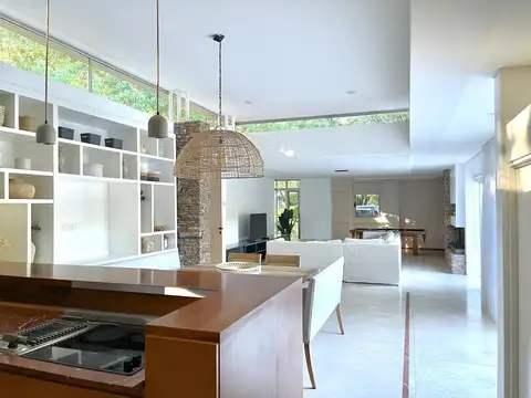 Casa en Alquiler en City Bell, USD 3.400