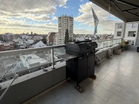 Excelente Departamento De 3 Ambientes Con Cochera De Mas De 100m2 En Alquiler