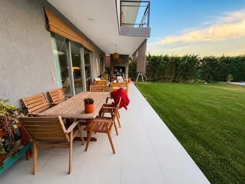 Casa 4 ambientes con 2 baños