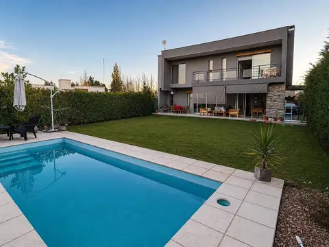 Casa en alquiler en barrio privado Lar de Vieytes II con pileta y seguridad 24 hs