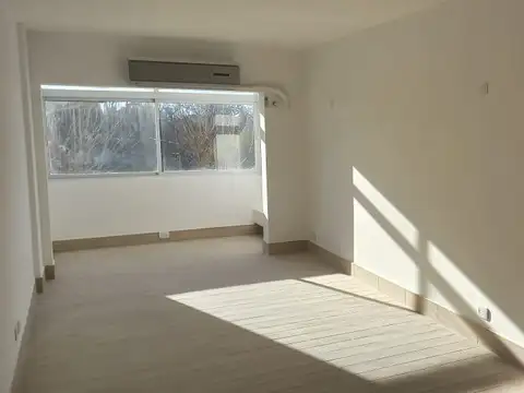 Pedron de Mendoza - Venta Departamento 3 Ambientes en Béccar con cochera descubierta 2500