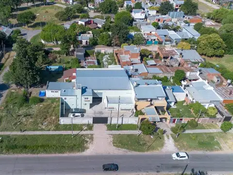 Galpón Venta La Plata con oficina y departamento.