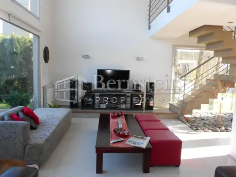 Casa en Venta con 4 cocheras