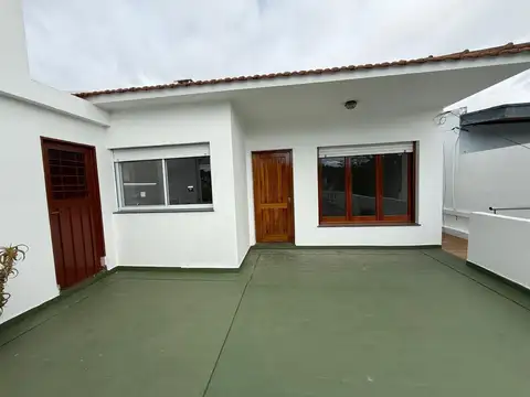 ALQUILER CASA 3 AMB CON BALCÓN AL FRENTE - BERNAL