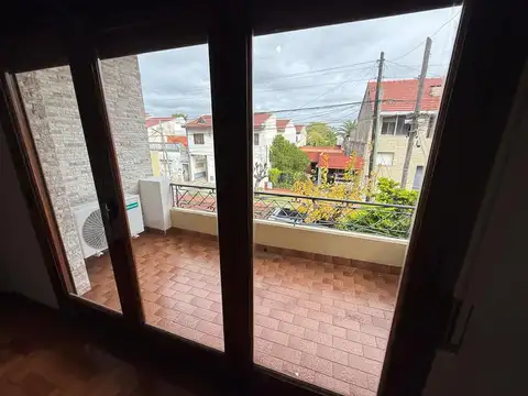 Casa en Alquiler en Bernal Oeste, USD 900