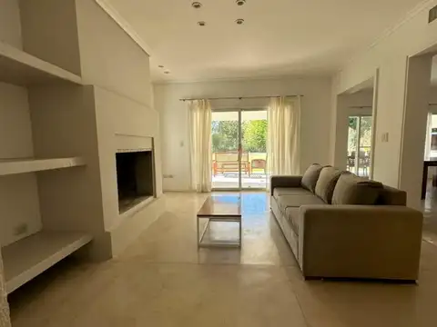 Casa en Alquiler en Guillermo E Hudson, USD 3.000