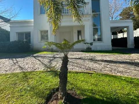 Casa en Alquiler de 3 dormitorios
