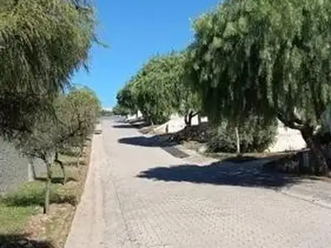 CASA EN VENTA EN HOUSING LOS ALGARROBOS 3 DORM. VILLA ALLENDE