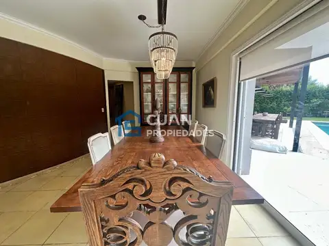Casa en Venta con 3 cocheras