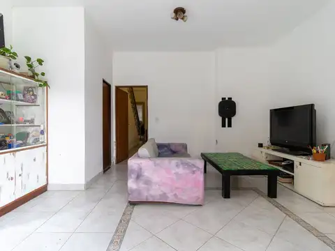 Depto Tipo Casa 4 ambientes con 2 baños