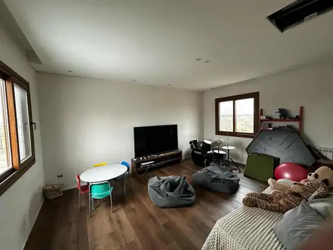 Casa 6 ambientes con 5 baños