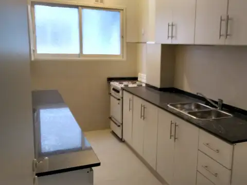 Av. Cordoba 4700, Piso 5