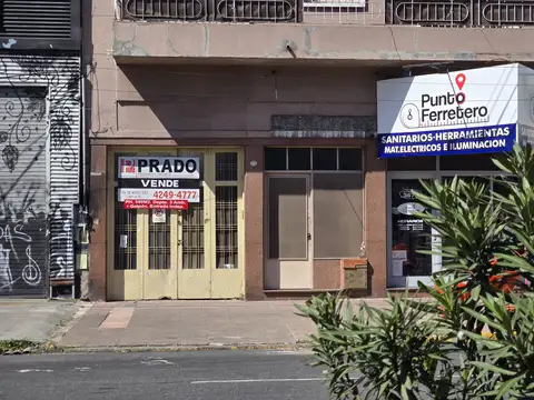 Avenida Hipólito Yrigoyen 3600, Piso PB
