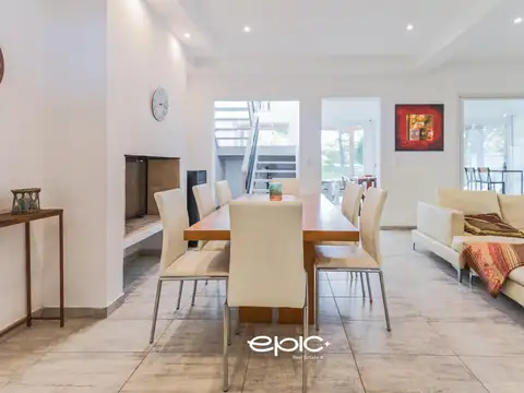 Casa en Venta con 2 cocheras
