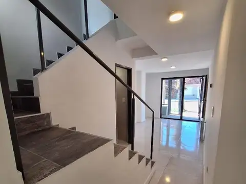 Depto Tipo Casa en Venta en La Perla Sur, USD 124.900