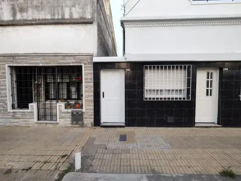 PH DE 2 AMBIENTES CON PATIO Y TERRAZA EN UNA BUENA UBICACIÓN DE SARANDI