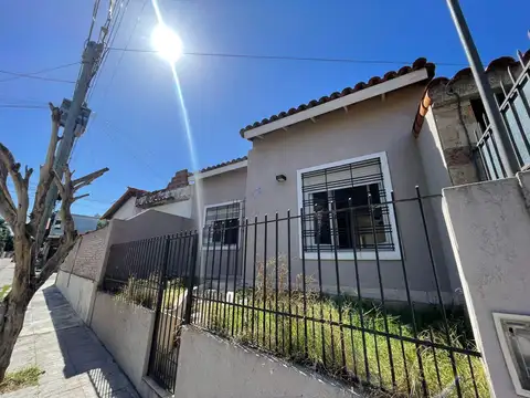 VENTA CASA 3 AMBIENTES EN  BERNAL GRAN OPORTUNIDA APTO CRÉDITO-ACEPTA PERMUTA