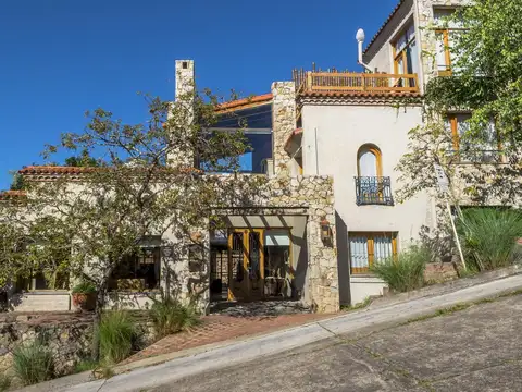Venta Hotel Boutique en Tres cerritos, Salta con Pileta, cerca del Centro Histórico
