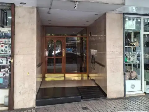 Avenida Rivadavia e/ Ángel Gimenez y Parral