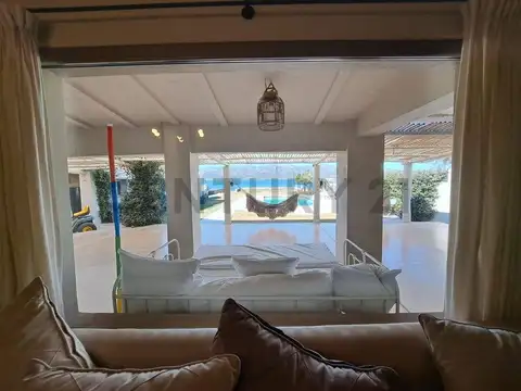 Casa 7 ambientes con 4 baños
