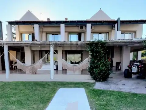 Casa en Venta con Bajada al Lago Carlos Paz