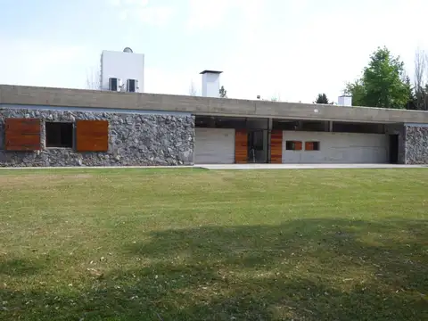 Casa en Venta con 4 cocheras