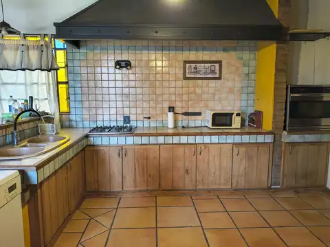 CASA QUINTA EN VENTA BARRIO LOS LIRIOS, GUAYMALLEN