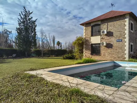 CASA QUINTA EN VENTA BARRIO LOS LIRIOS, GUAYMALLEN