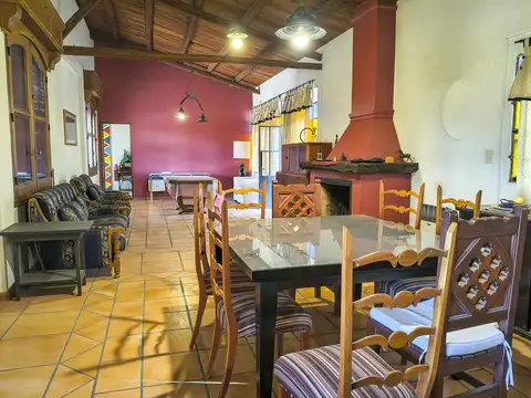 Casa en Venta con 4 cocheras