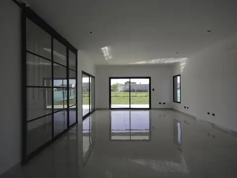 Casa en Venta en Presidente Derqui, USD 253.000