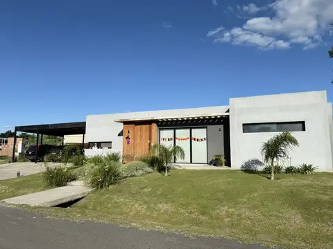 Casa en Venta Barrio Cerrado Fincas de Alvarez. Moreno