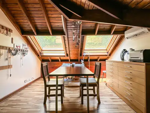 Casa 9 ambientes con 3 baños