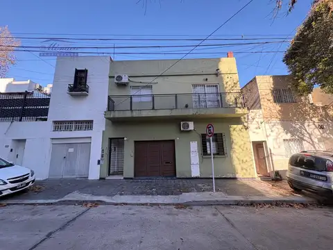 PH 3 amb. con garage y patio cubierto. Sin expensas