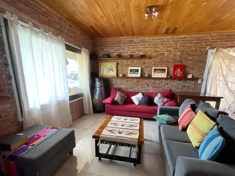 Casa en Venta con 2 cocheras